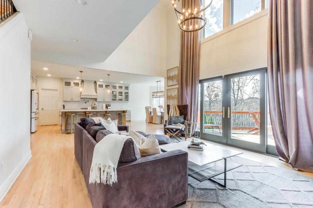 Luxury Fayetteville Escape with Hot Tub and Pool! - Image 4