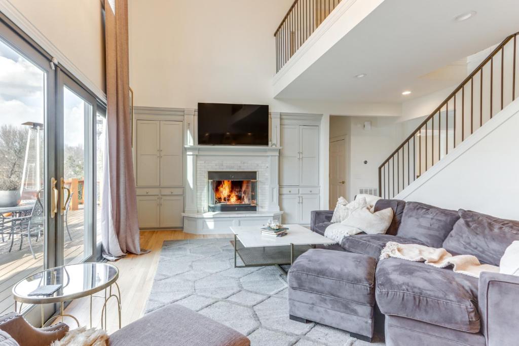 Luxury Fayetteville Escape with Hot Tub and Pool! - Image 5