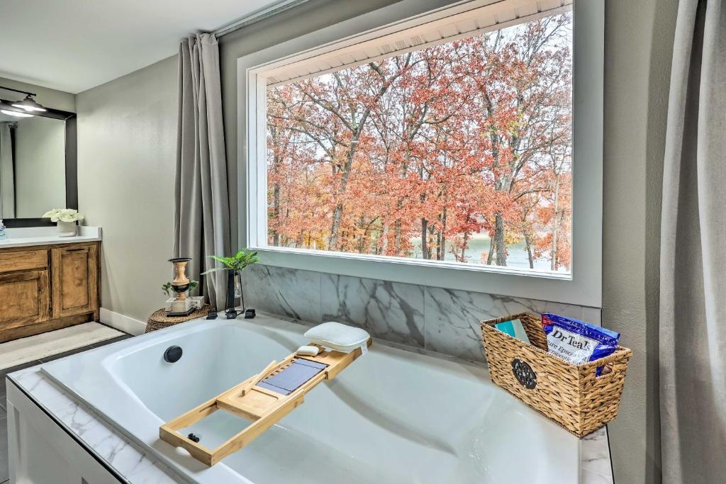 Hot Tub (Jacuzzi) - Photo 3