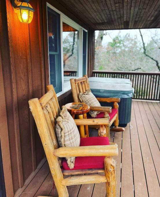 Hot Tub (Jacuzzi) - Photo 2