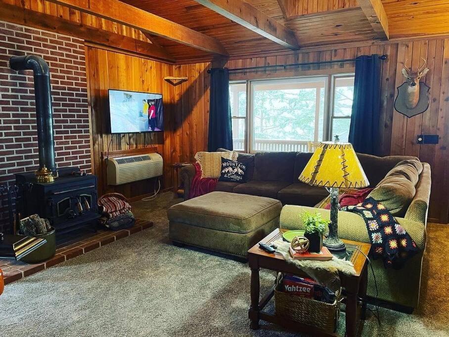 Eagle Crest cabin, White river view with hottub - Image 5