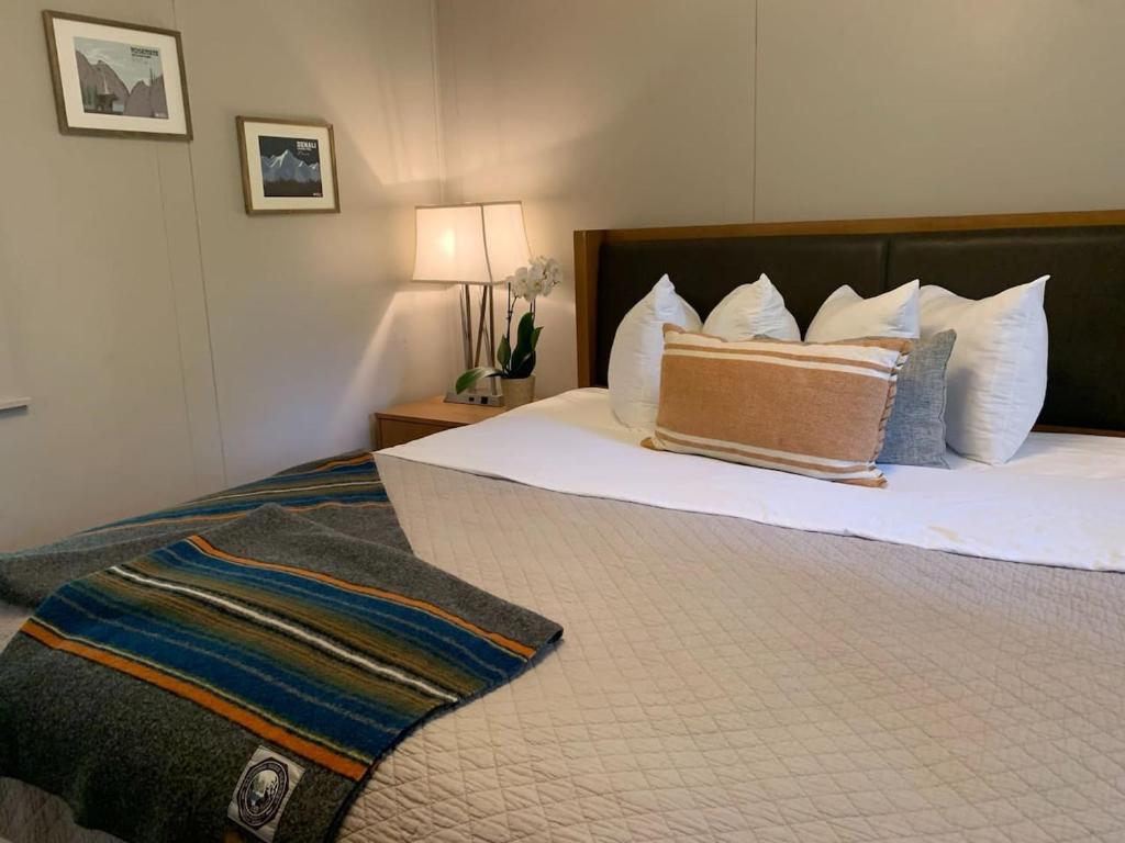 Adventure Cabin 3 King Bed Hot Tub - Image 6