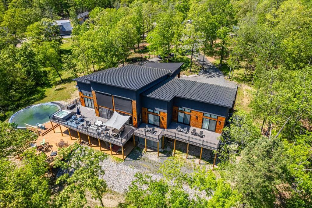 Luxurious Retreat! Private Creek View, Hot-tub, Pool - Image 4