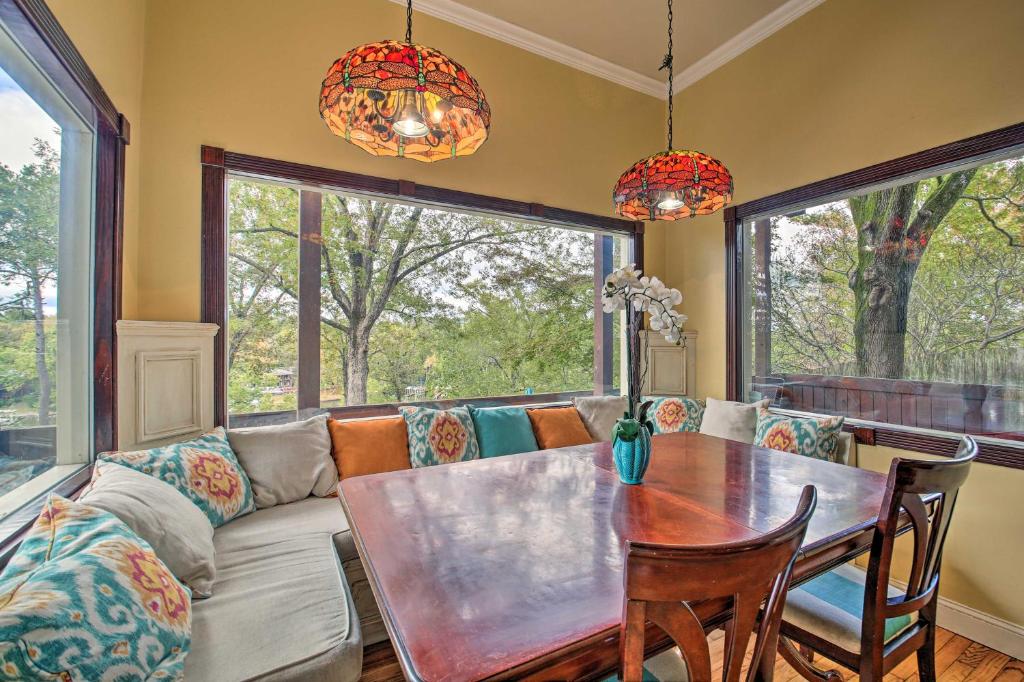 Dock, Hot Tub and Kayaks Luxe Hot Springs Lakehouse - Image 4