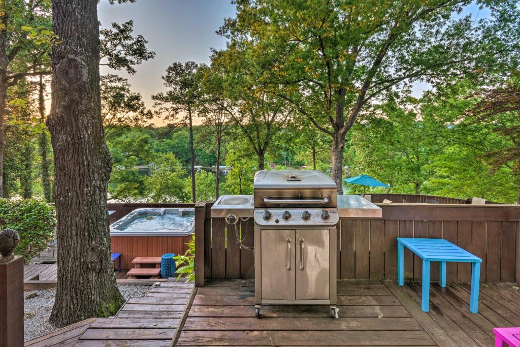 Hot Tub (Jacuzzi) - Photo 2