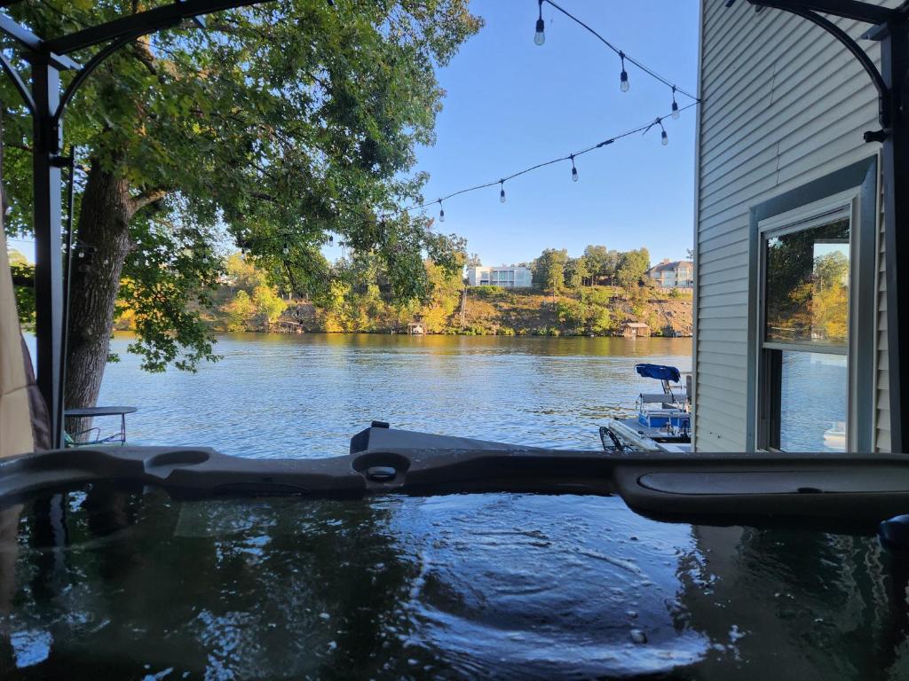 Hot Tub (Jacuzzi) - Photo 8