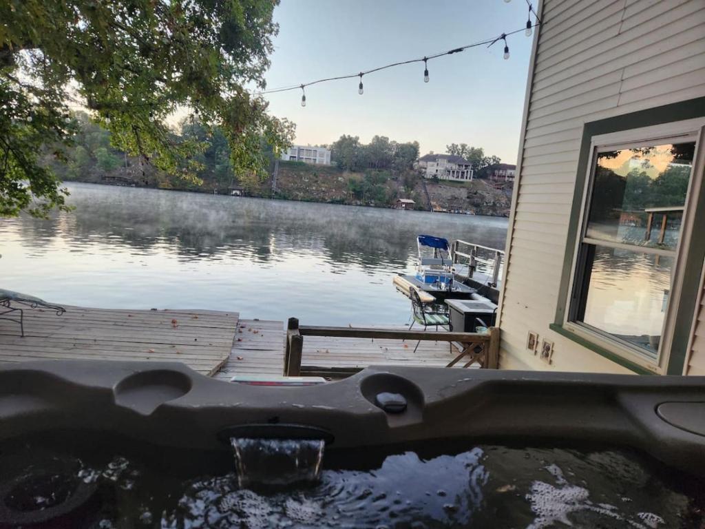 Hot Tub (Jacuzzi) - Photo 4