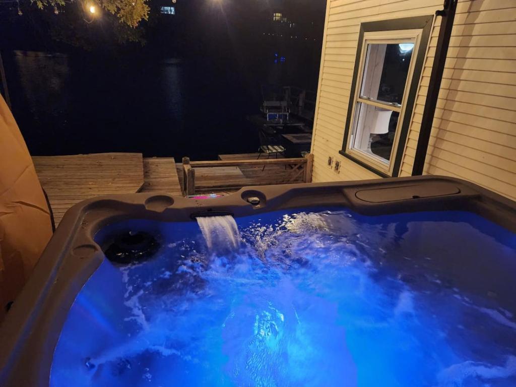 Hot Tub (Jacuzzi) - Photo 9