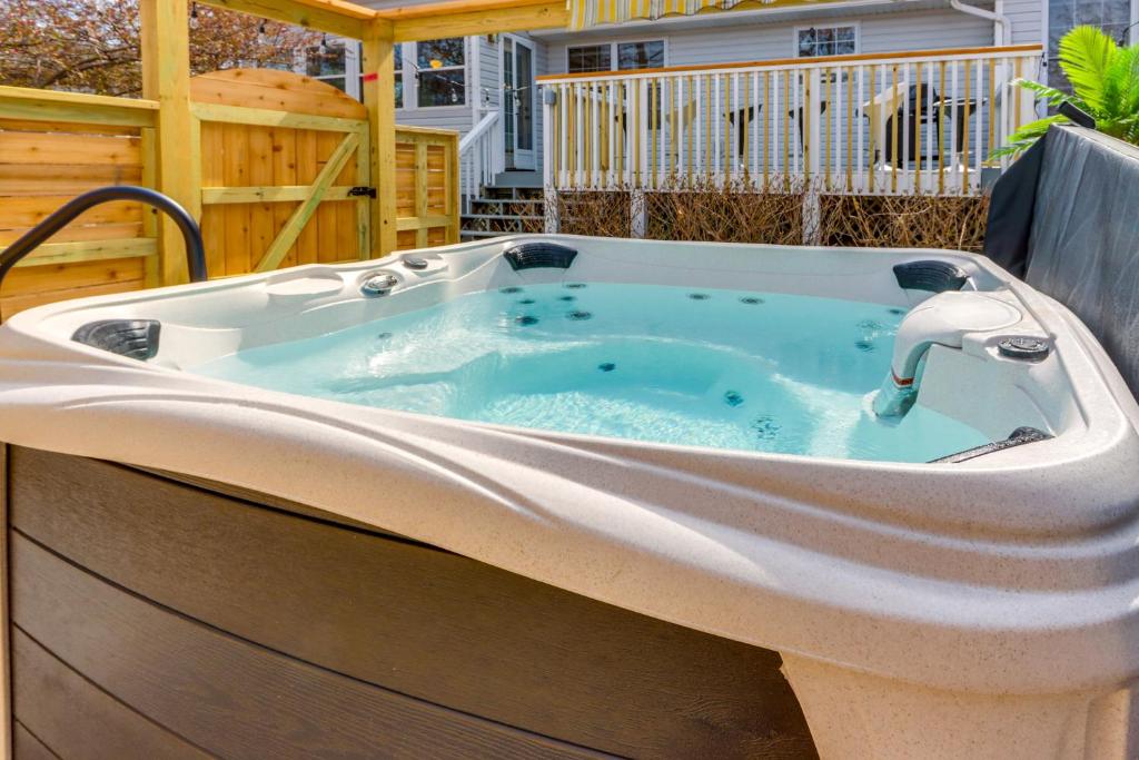 Hot Tub and Deck Holiday Island Fairway Estate