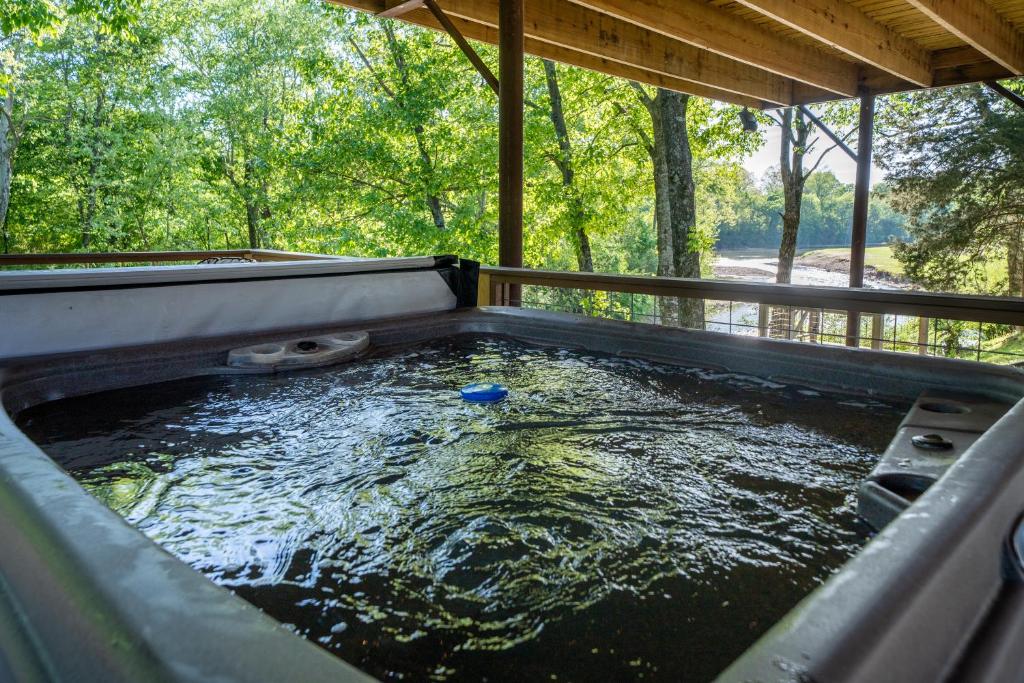 River Lodge Escape with Hot Tub
