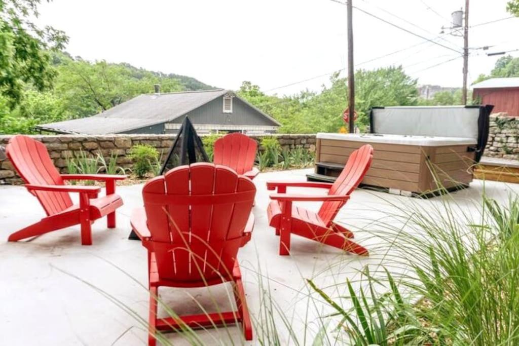 Hot Tub (Jacuzzi) - Photo 2