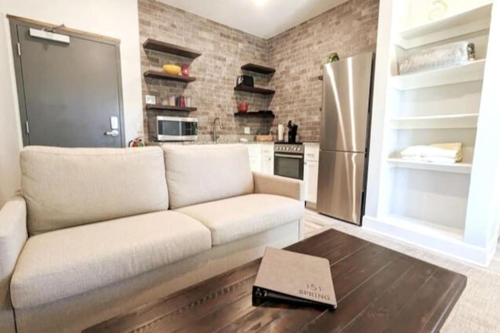 151 Spring Downtown Eureka Springs Suite B - Image 4