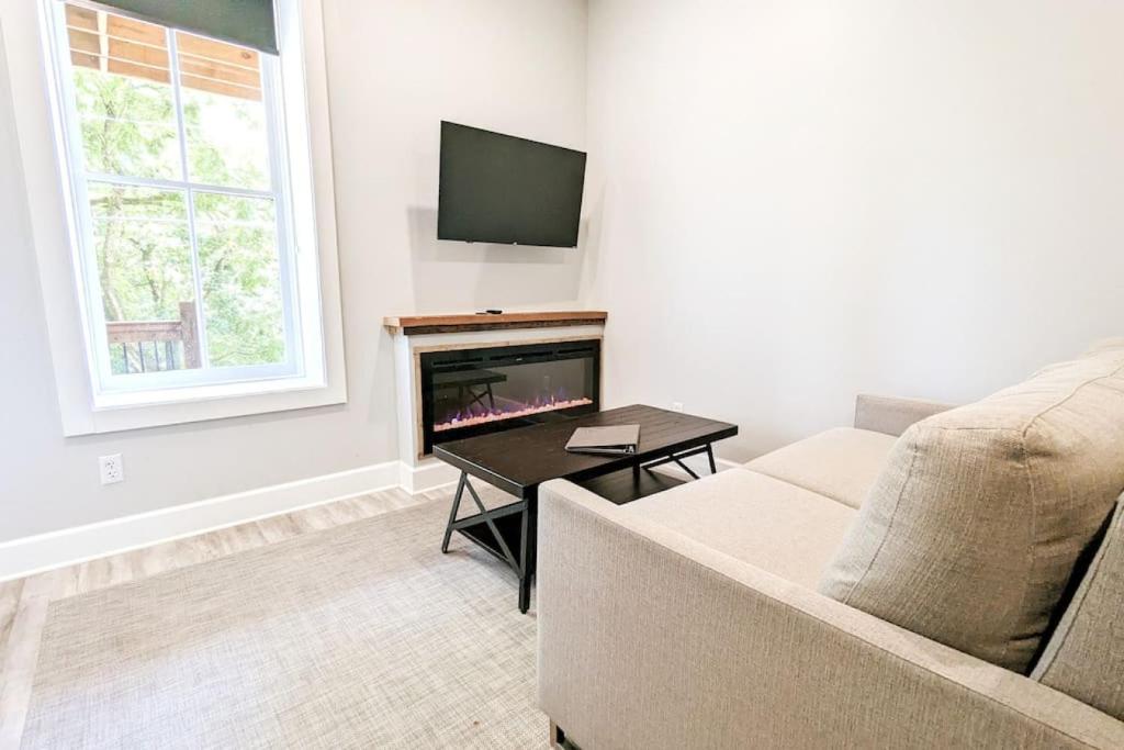 151 Spring Downtown Eureka Springs Suite B - Image 5