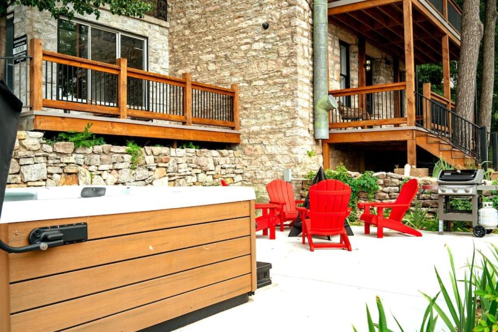 151 Spring Downtown Eureka Springs Suite B