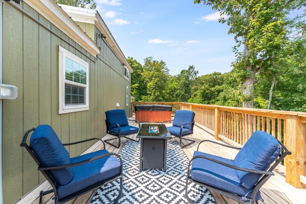 Hot Tub (Jacuzzi) - Photo 3