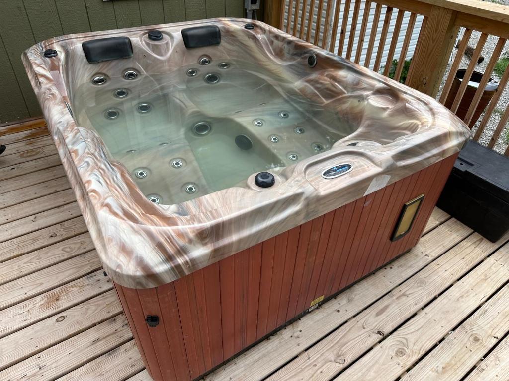 Hot Tub (Jacuzzi) - Photo 4