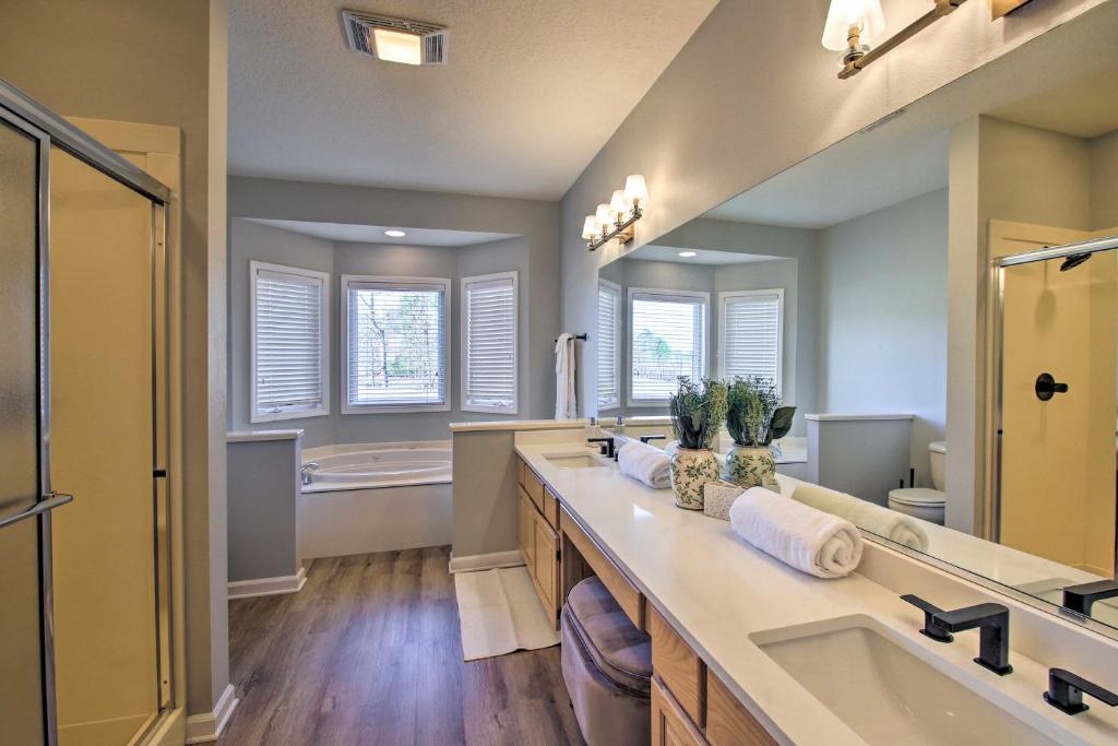 Hot Springs Village Home on Golf Course!