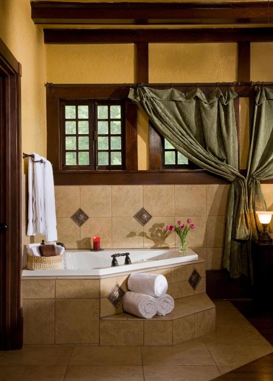 Hilltop Manor B&B - Image 8