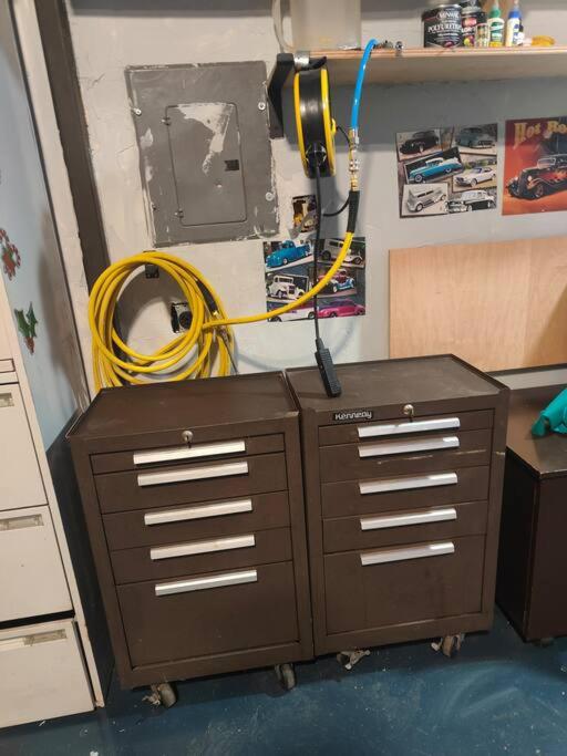 Downtown Chop Shop house, HUGE garage pets allowed - Image 5