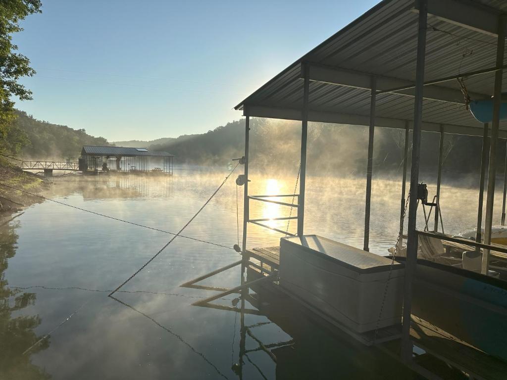 Hot Tub (Jacuzzi) - Photo 3