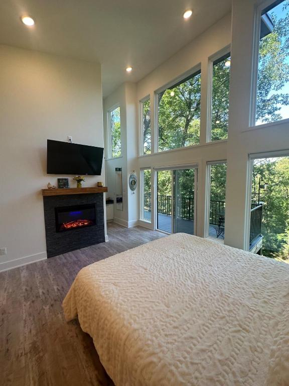 Firefly1 - luxury treehouse, hot tub, lake access - Image 5