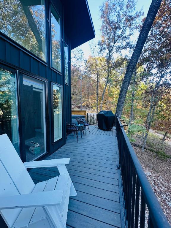 Firefly1 - luxury treehouse, hot tub, lake access - Image 6
