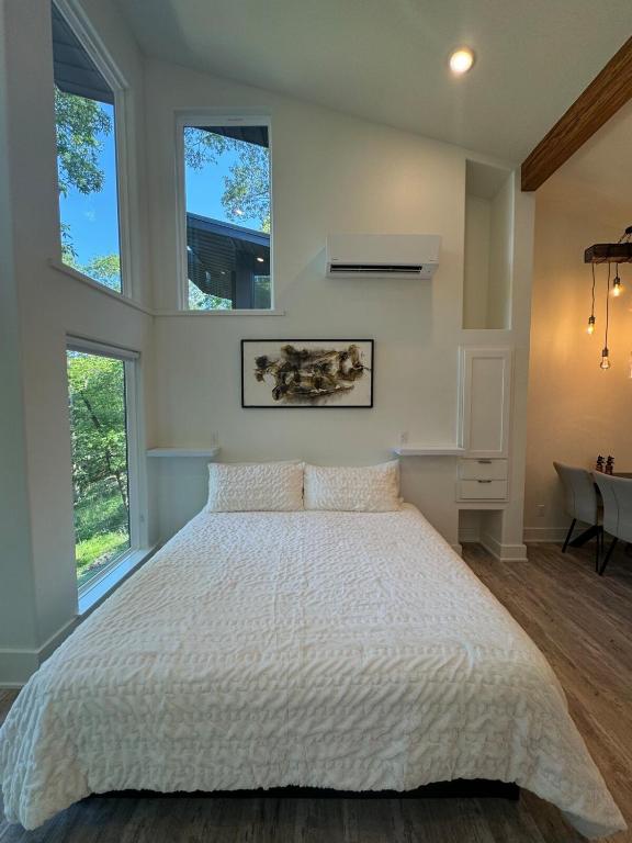 Firefly1 - luxury treehouse, hot tub, lake access - Image 7