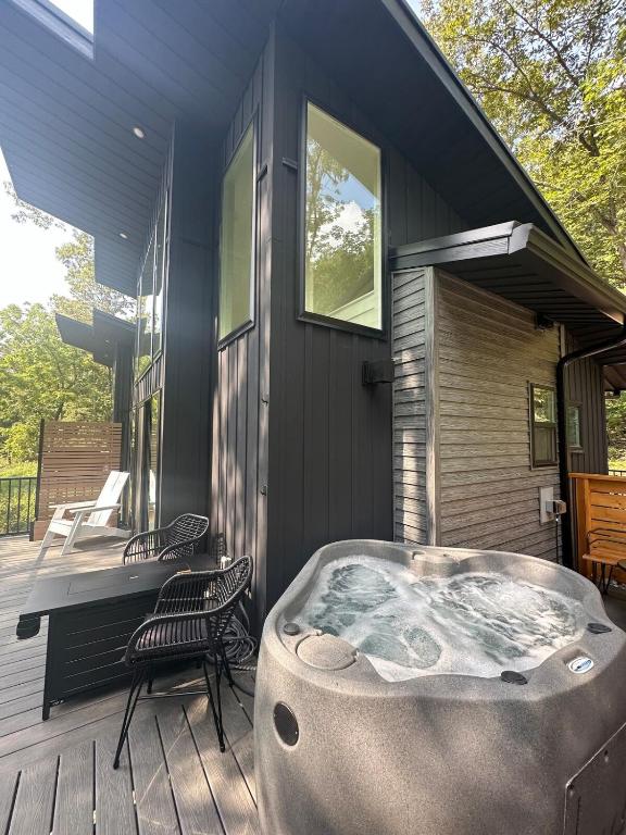 Hot Tub (Jacuzzi) - Photo 4