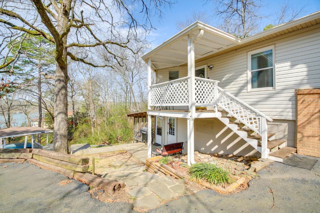 Lake Hamilton Family Gem Hot Tub and Boat Slip! - Image 6