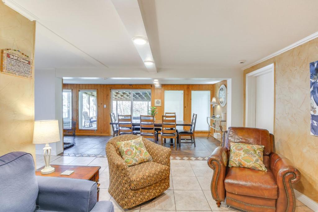 Lake Hamilton Family Gem Hot Tub and Boat Slip! - Image 4