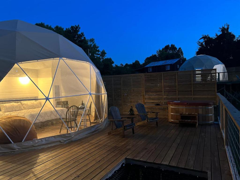 Hot Tub (Jacuzzi) - Photo 5