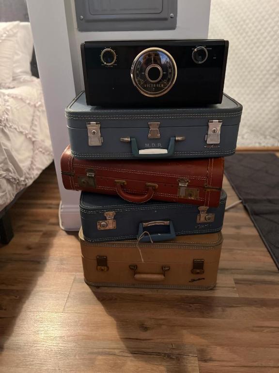 Glamping Dome, Deck Cedar Hot Tub, Mountain View - Image 5