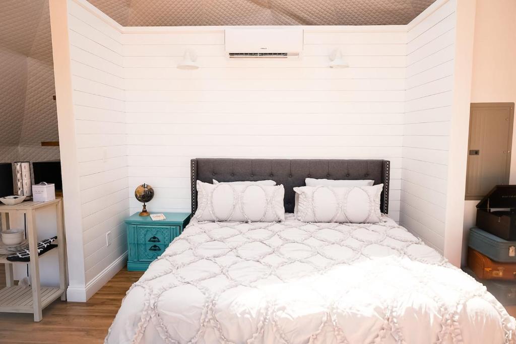 Glamping Dome, Deck Cedar Hot Tub, Mountain View - Image 7