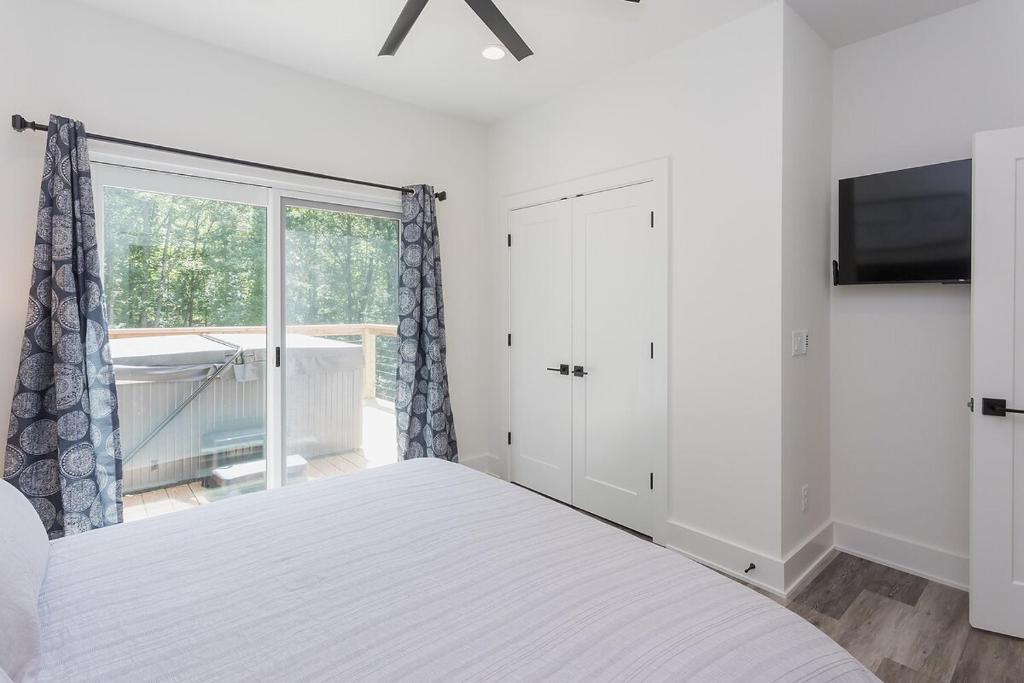 Hot Tub (Jacuzzi) - Photo 3