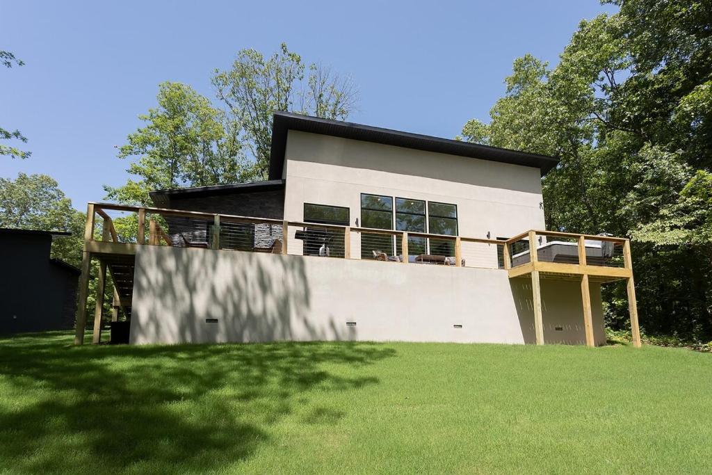 Hot Tub (Jacuzzi) - Photo 4