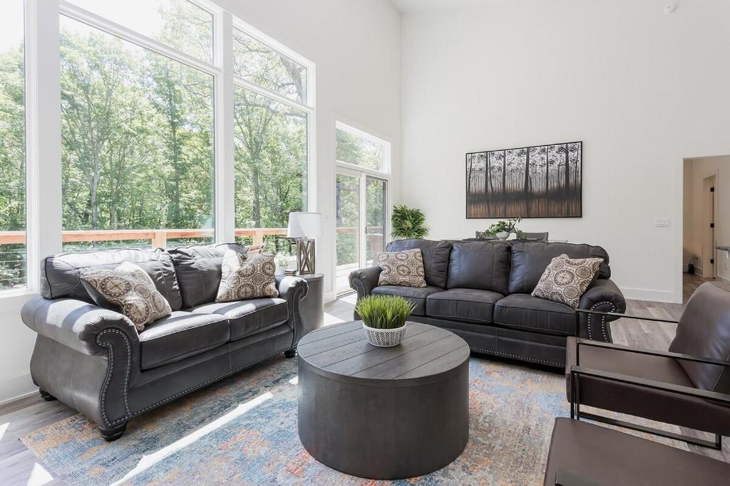 Flo Ride Chalet Hot tub Woodland viewsOn the Back 40 trail