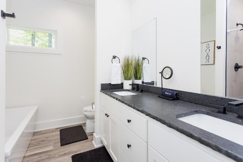 Flo Ride Chalet Hot tub Woodland viewsOn the Back 40 trail - Image 8