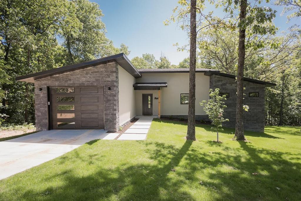 Flo Ride Chalet Hot tub Woodland viewsOn the Back 40 trail - Image 6