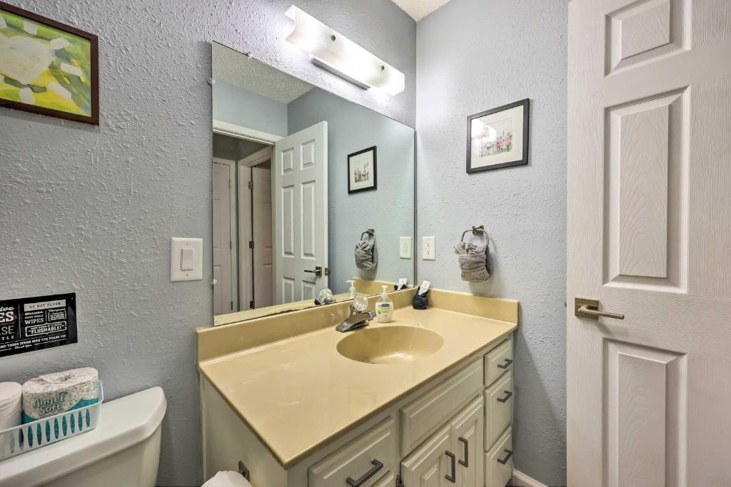 Cozy Holiday Island Home Hot Tub and Chiminea! - Image 8