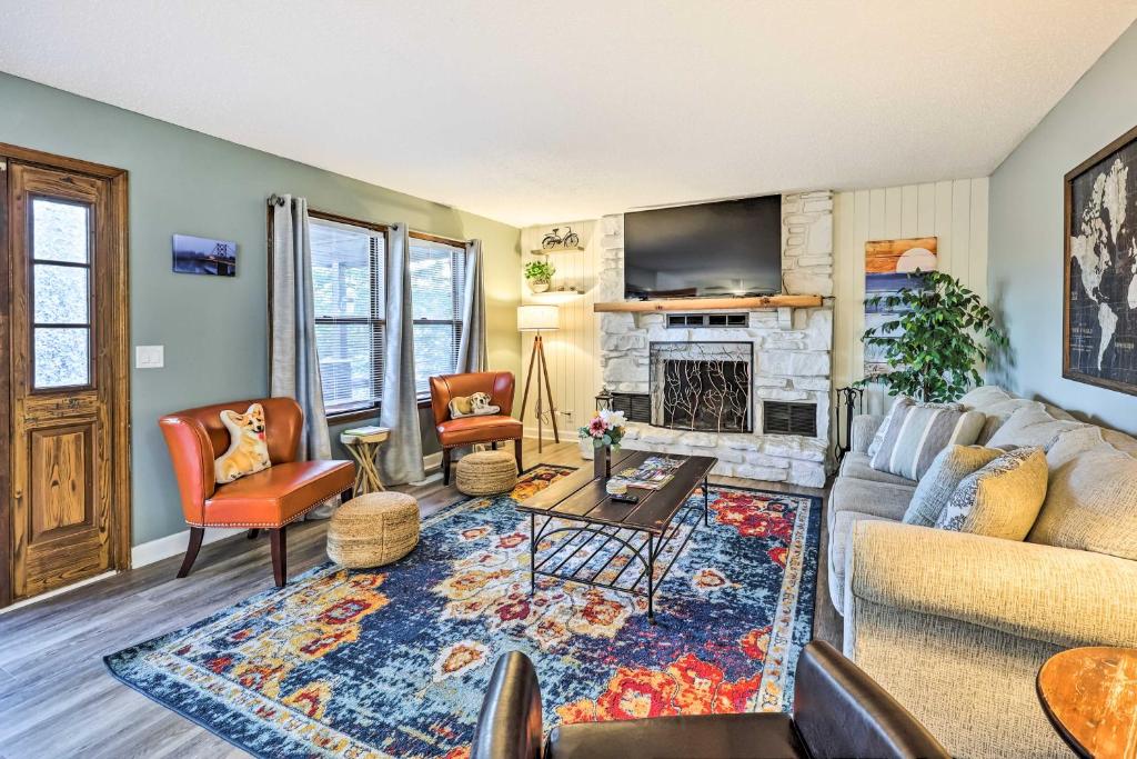 Cozy Holiday Island Home Hot Tub and Chiminea!