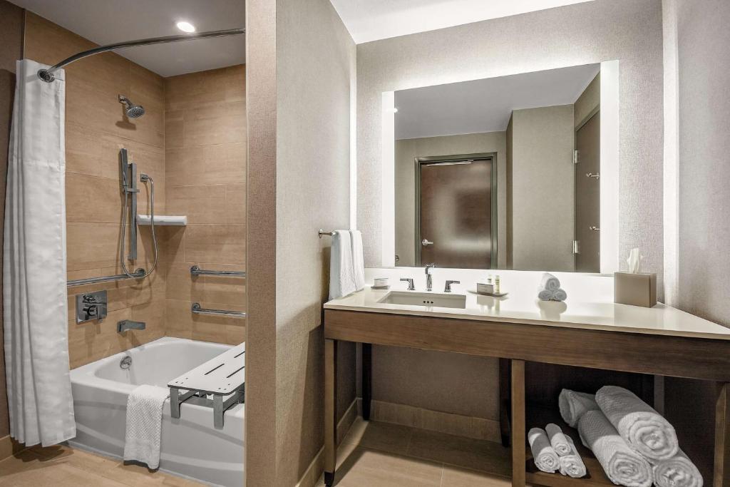 Embassy Suites by Hilton Jonesboro Red Wolf Convention Center