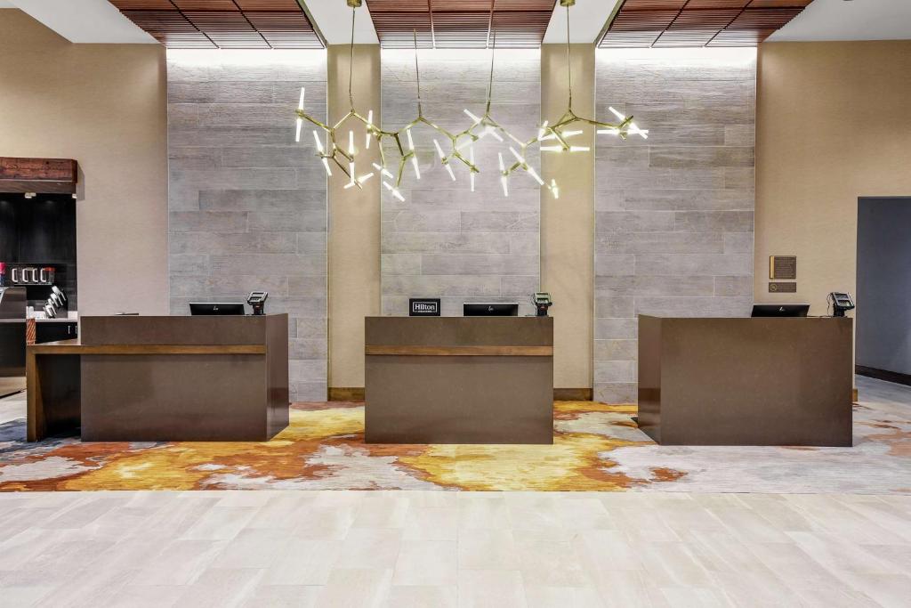 Embassy Suites by Hilton Jonesboro Red Wolf Convention Center - Image 8