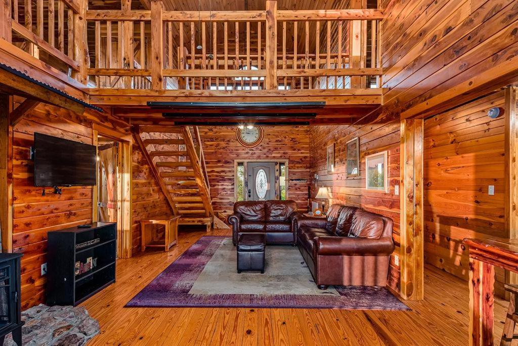 Lodge at OZK Ranch- Incredible mountaintop cabin with hot tub and views - Image 5
