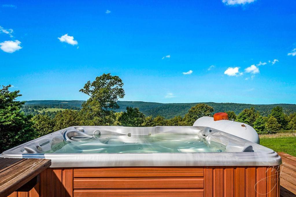 Hot Tub (Jacuzzi) - Photo 3