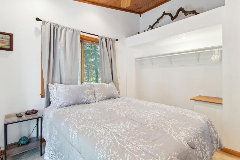 Serene Yellville Retreat with Hot Tub on 85 Acres - Image 7