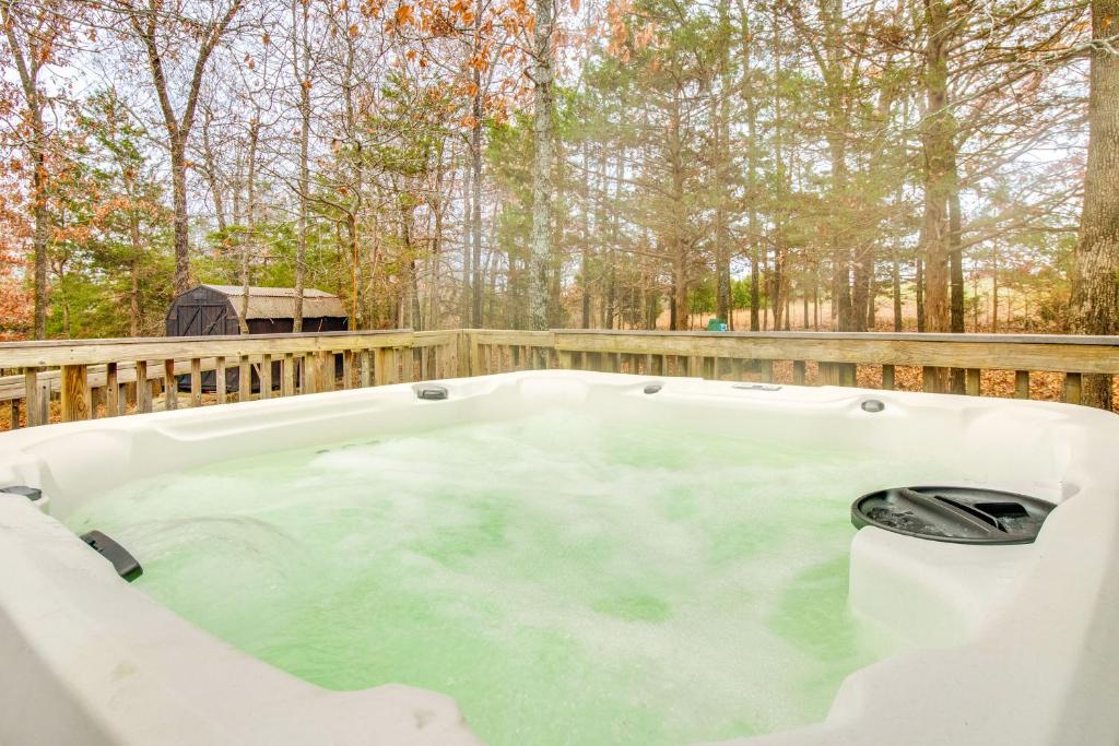 Hot Tub (Jacuzzi) - Photo 5