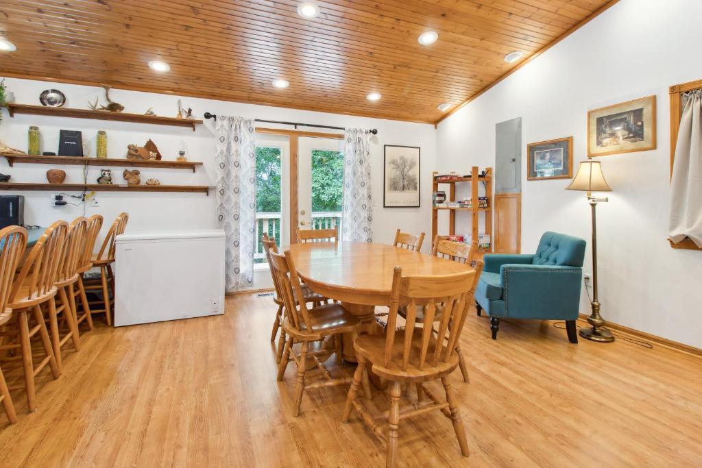 Serene Yellville Retreat with Hot Tub on 85 Acres - Image 4