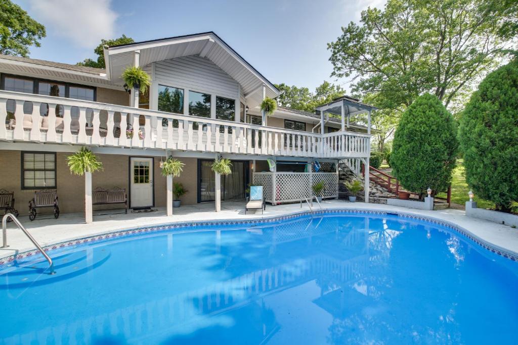 Private Pool Lakefront Home in Hot Springs! - Image 4