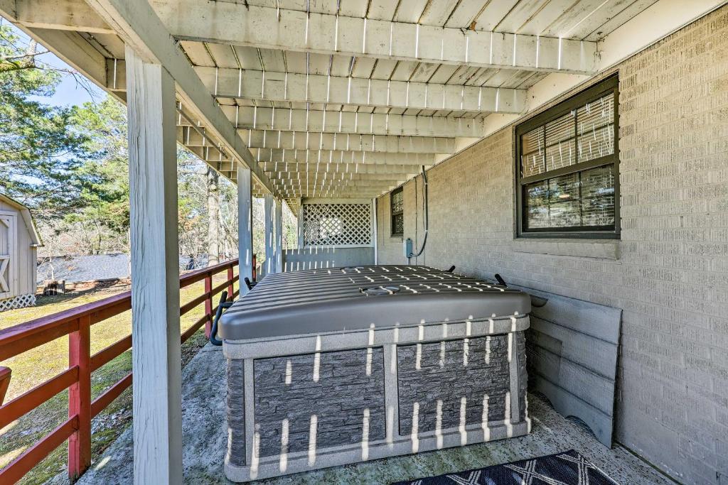 Hot Tub (Jacuzzi) - Photo 3