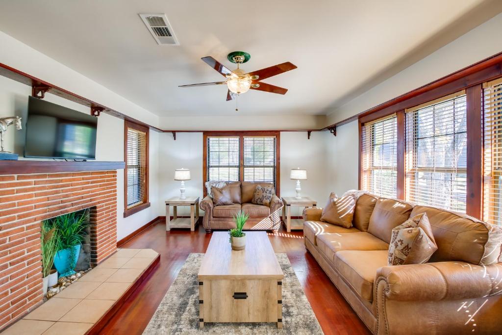 Private Pool Lakefront Home in Hot Springs! - Image 6